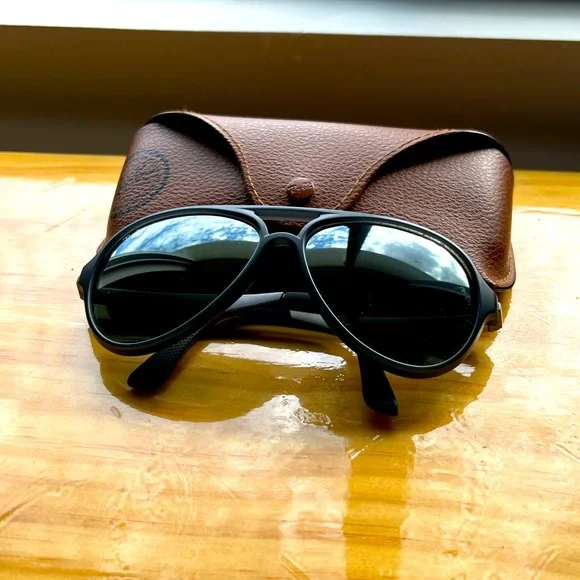 Ray-Ban | Accessories | Raybans Black Aviator With Brown  display picture 2